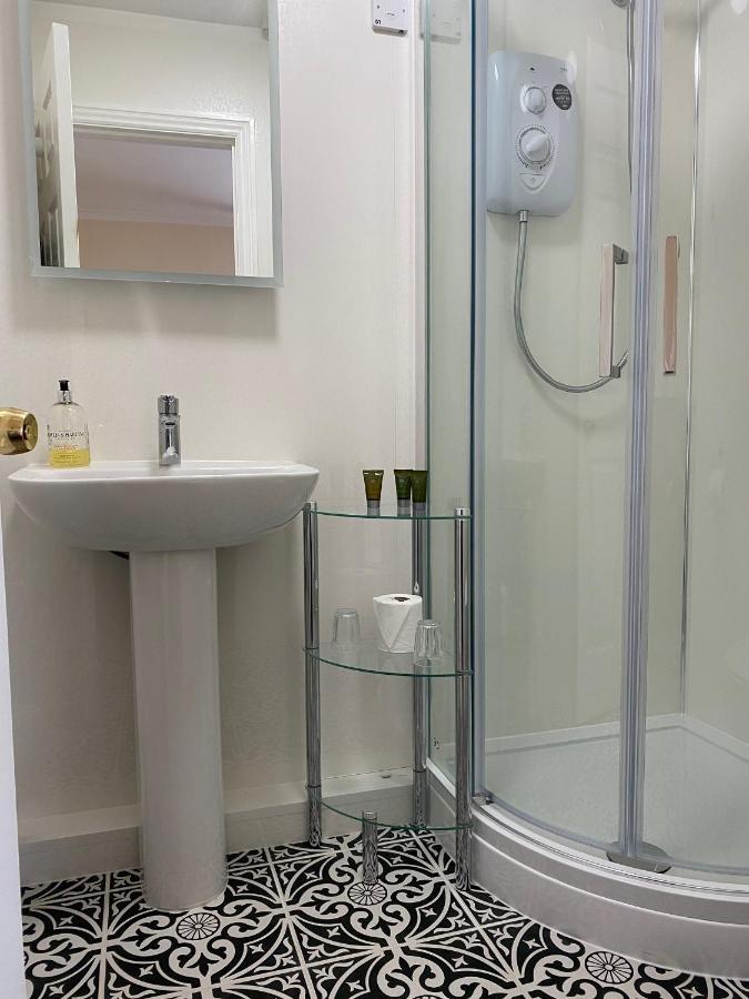 Byways Serviced Apartments Солсбери Экстерьер фото
