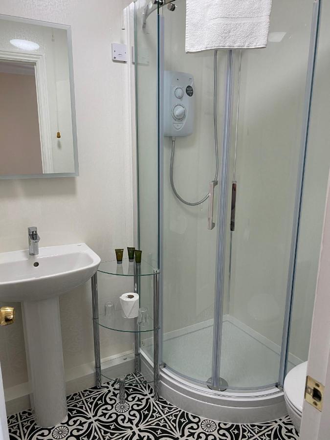Byways Serviced Apartments Солсбери Экстерьер фото