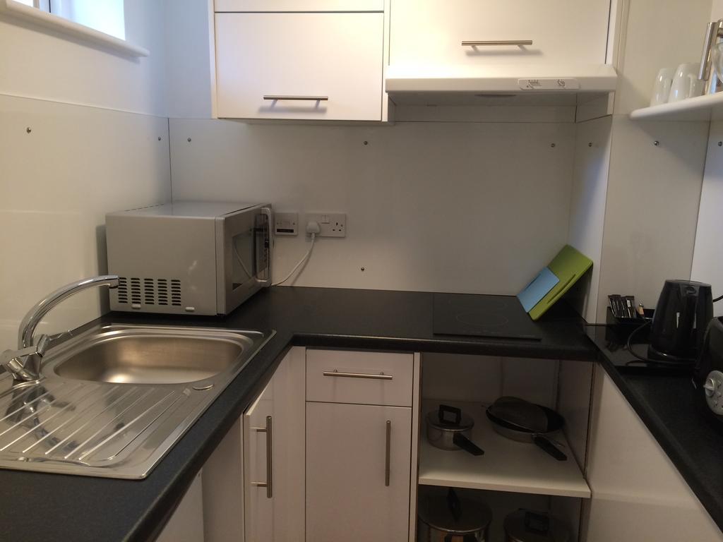 Byways Serviced Apartments Солсбери Номер фото
