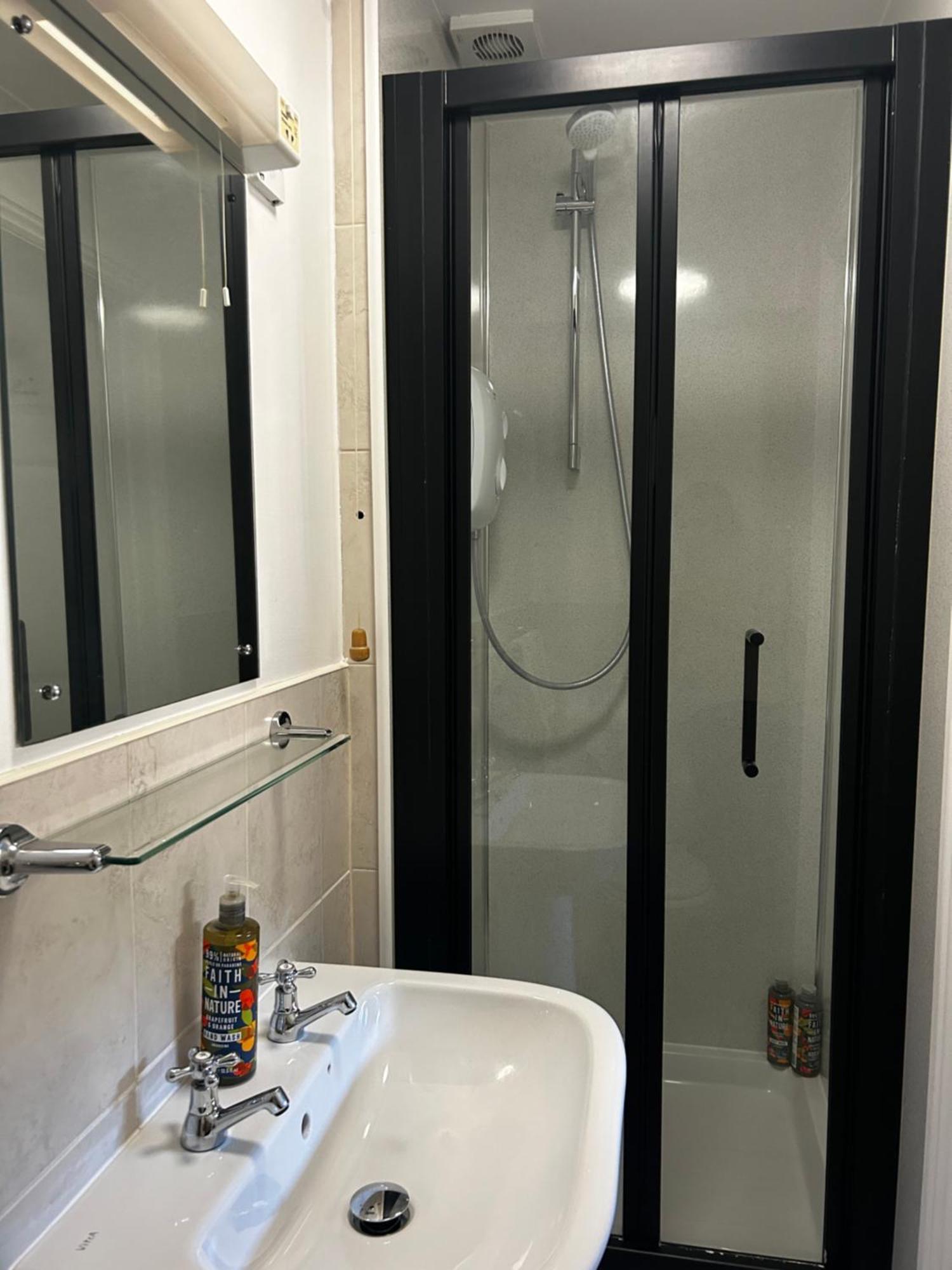 Byways Serviced Apartments Солсбери Экстерьер фото