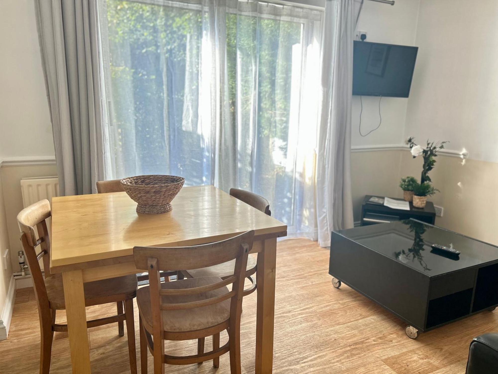 Byways Serviced Apartments Солсбери Экстерьер фото
