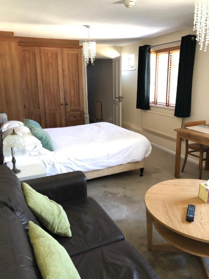 Byways Serviced Apartments Солсбери Экстерьер фото